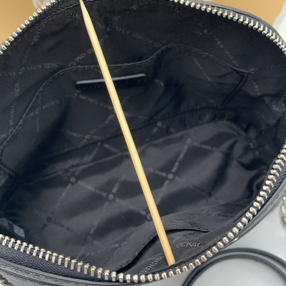 MICHAEL KORS Jet Set Medium Logo Dome Satchel Crossbody 
Black/Silver 
NWT - Picture 6 of 16